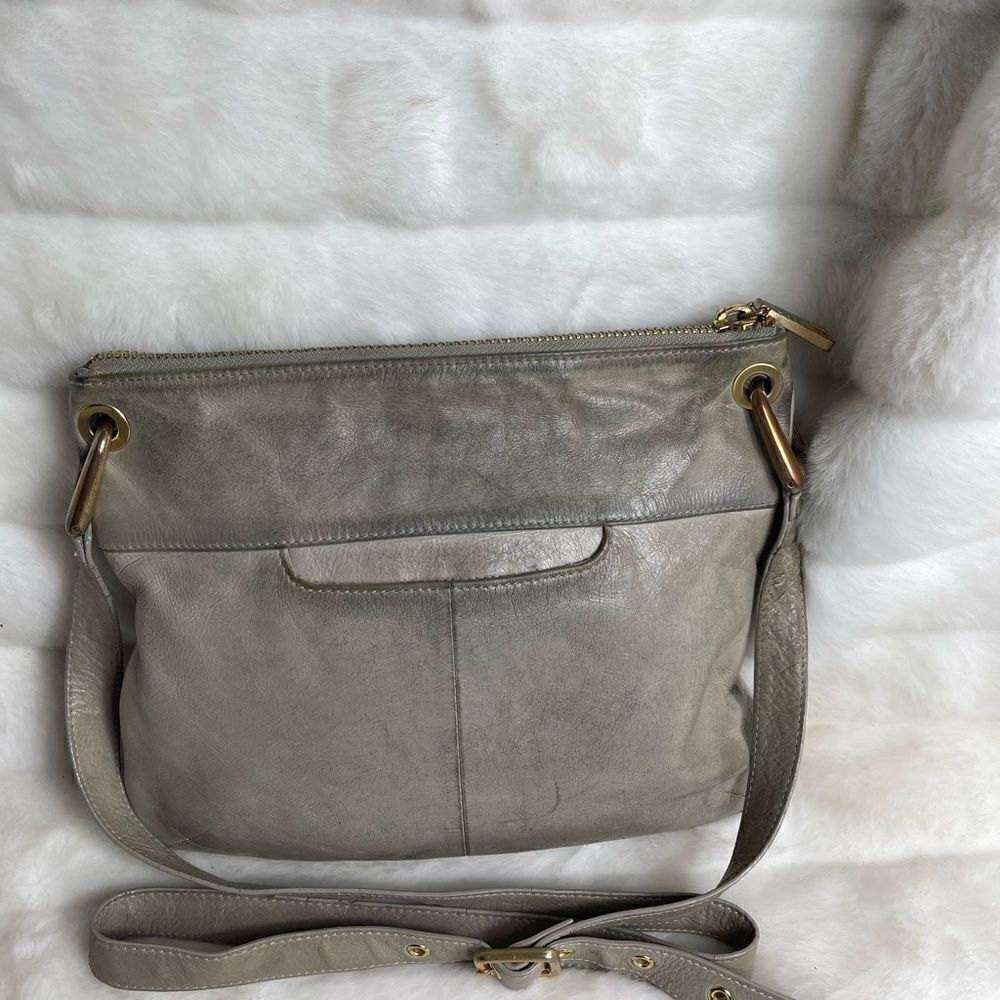 Hobo Mission leather light gray crossbody bag with bold gold tone hardwa… - Picture 2 of 10